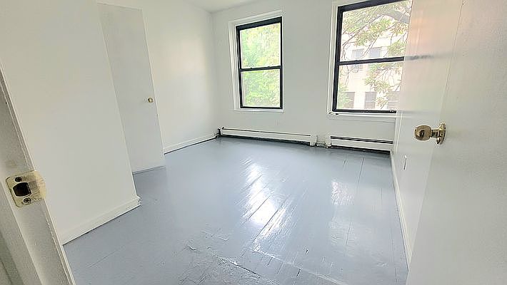 1st image of 127 E 28th St #5