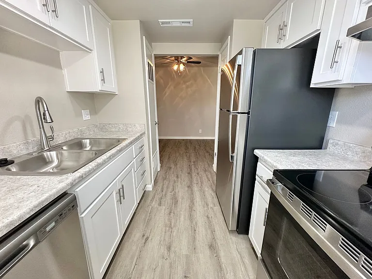 Merit Manor Apartments — Photo 35