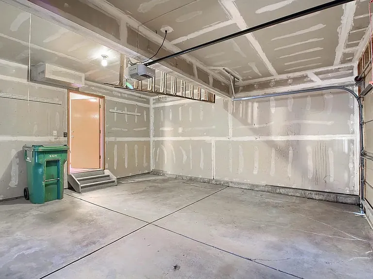 9425 Morning Glory Ln — Photo 21
