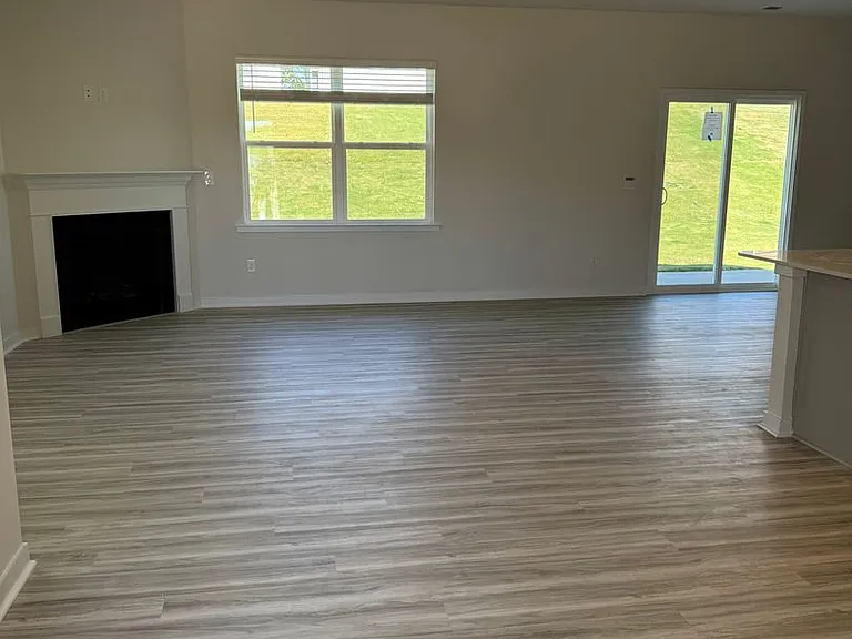 647 13th Avenue Dr NE — Photo 3