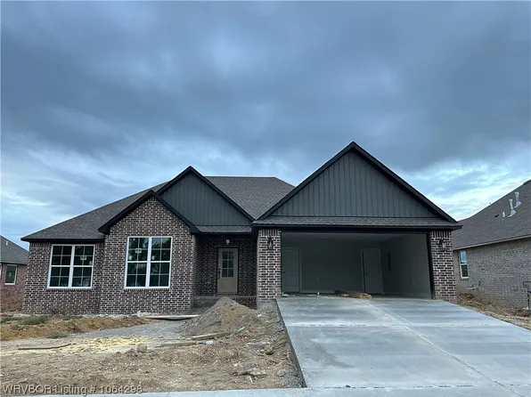 8400 McLaren Dr, Fort Smith, AR 72916