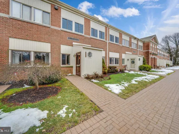 1318 Birch Ln, Wilmington, DE 19809