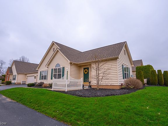 5th image of 39 Village Ct