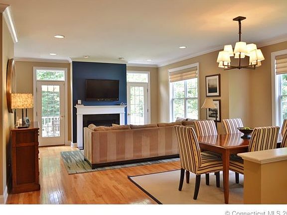 Living area with gas firepl...