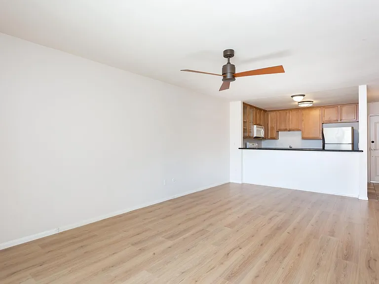 3030 Suncrest Dr #409 — Photo 2