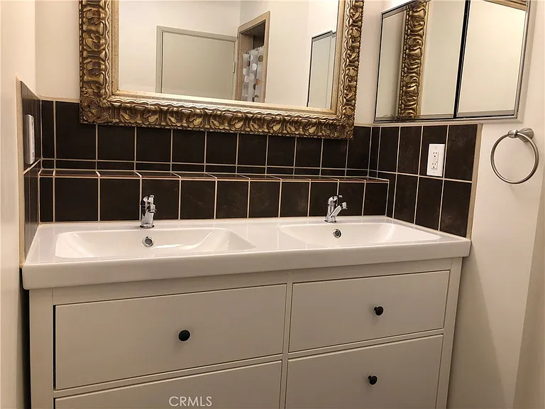 611 E Maple St #3 — Photo 14