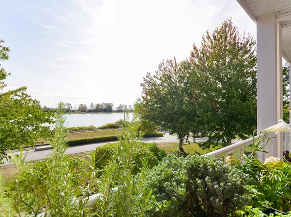 4500 Westwater Dr #219, Richmond, BC V7E 6S1
