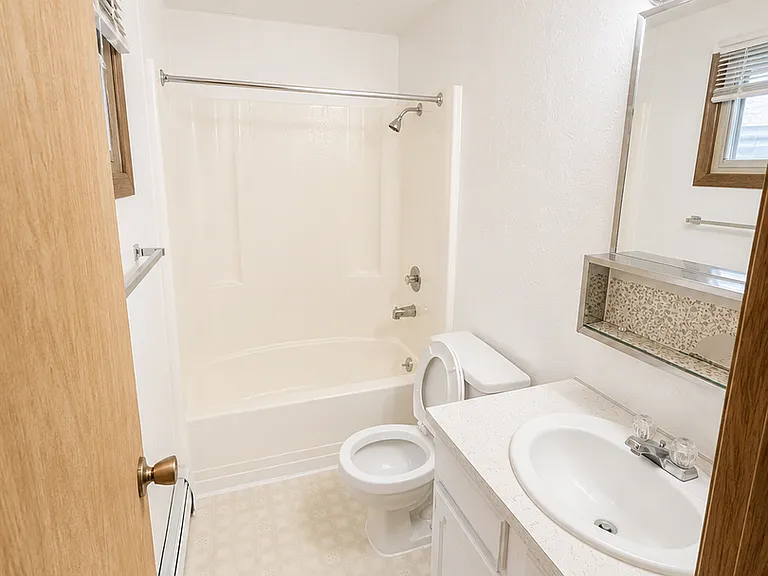 2339 Alderson Ave — Photo 8