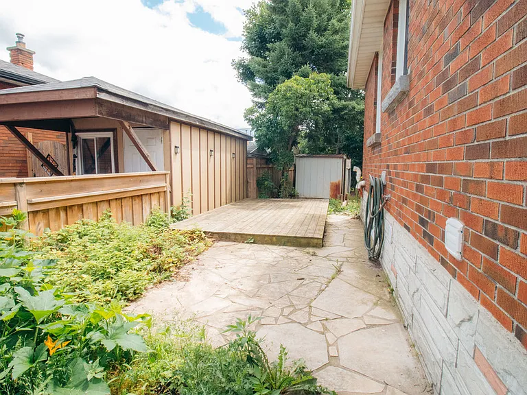 89 Clarendon Ave — Photo 16