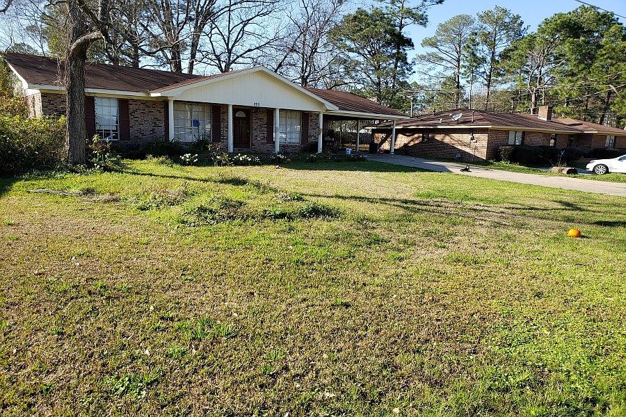 2nd image of 203 W Lakewood Dr