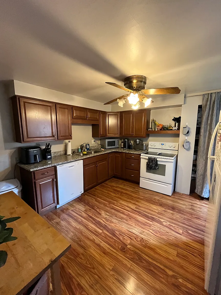 2319 Sidney St photo 1