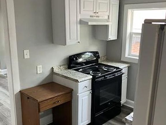 5th image of 615 N Oxford St