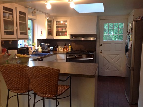 2nd image of 366 Essex St