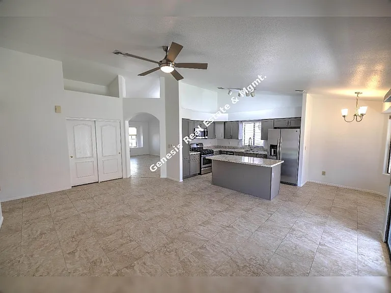 10019 N Roxbury Dr — Photo 19
