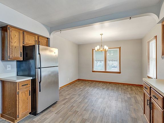5th image of 191 Henry St