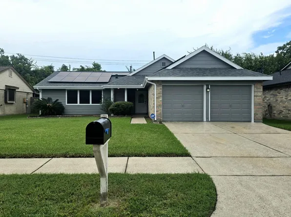 1109 Willow Creek Dr, La Porte, TX 77571