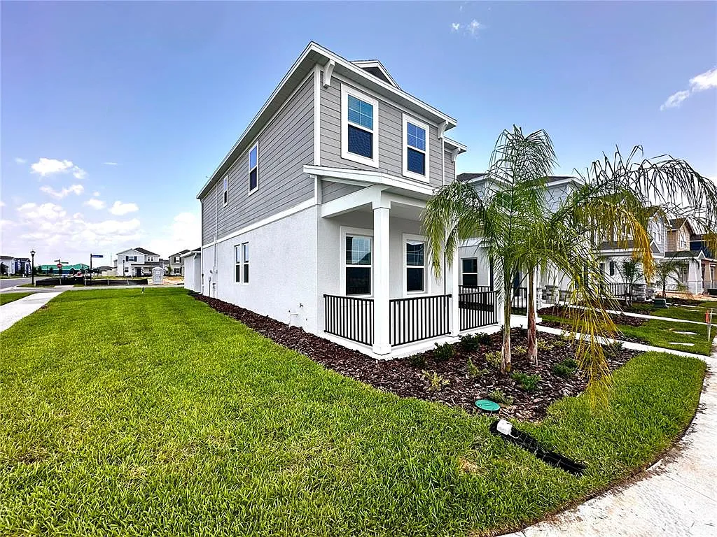 4 bed, 3.0 bath, 2023 sqft, $2,800 — Photo 3