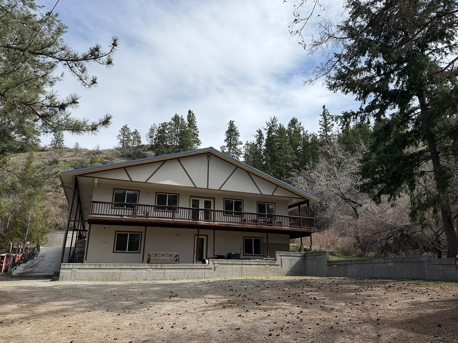 6 bed, 4000 sqft, $1,200 — Photo 2