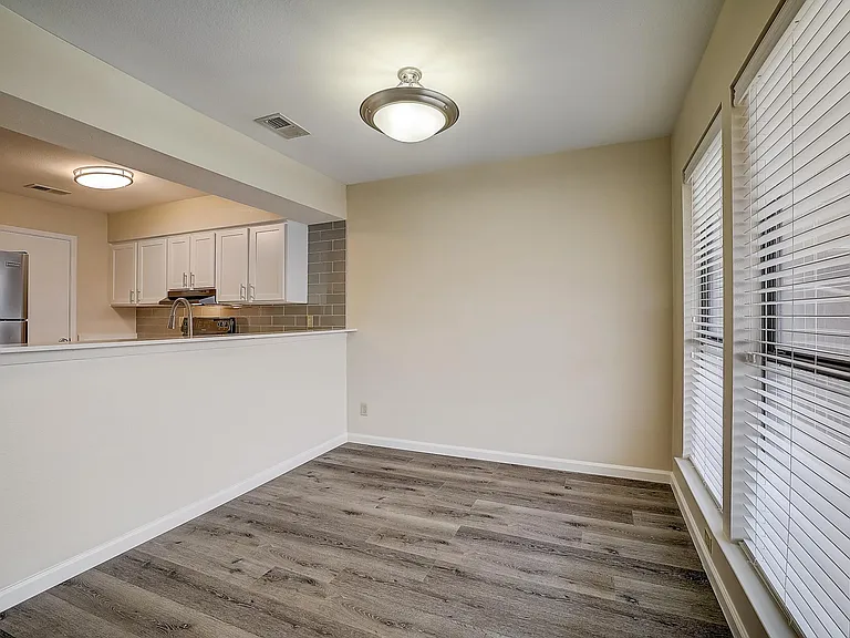 Rockwood Apartments — Photo 45