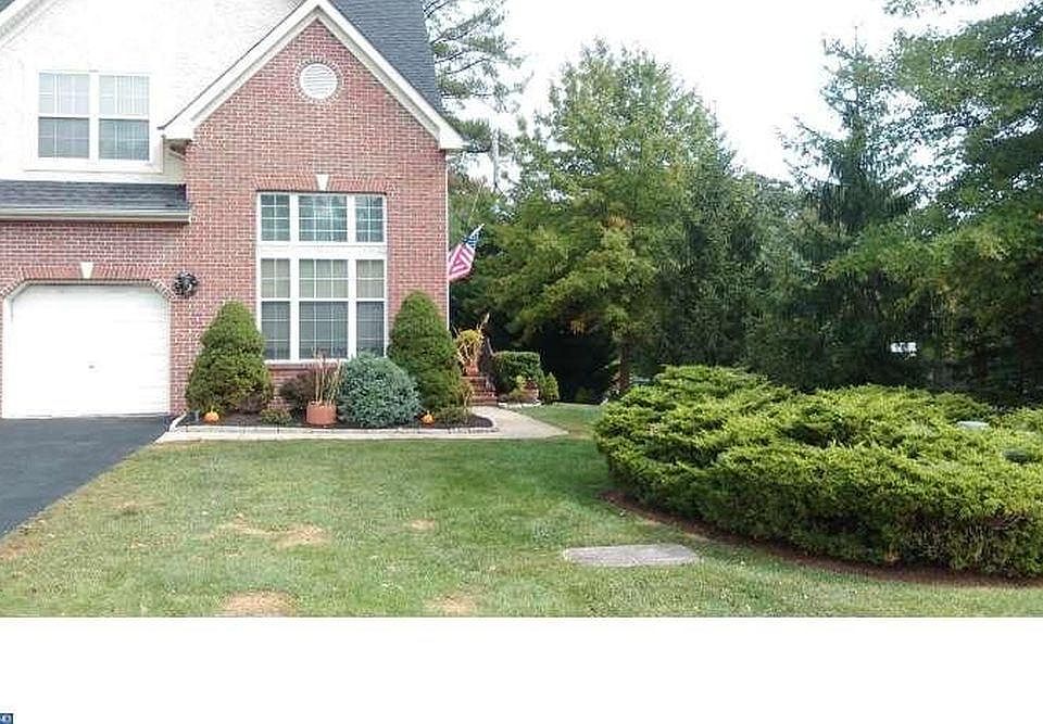 1st image of 2 Forest Gate Ln