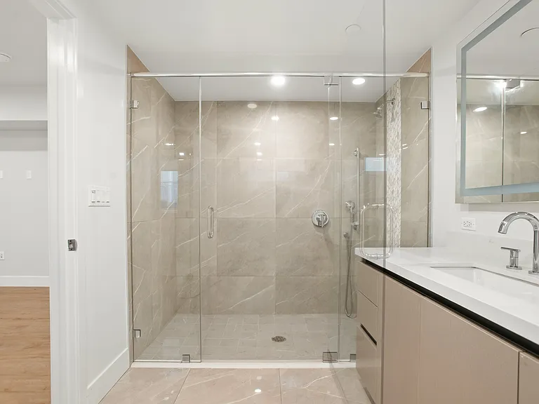 1070 S Holt Ave — Photo 33