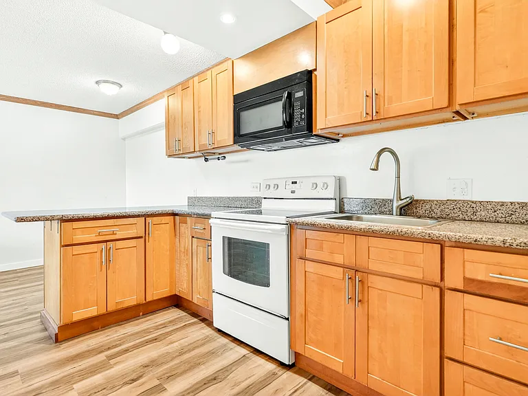 3388 Salt Lake Blvd #204 — Photo 8