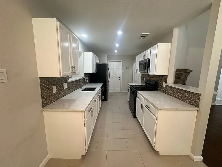 7814 Bob White Dr — Photo 11