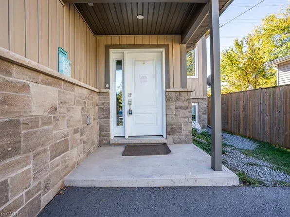 22 Elm St, Saint Catharines, ON L2P 2B7