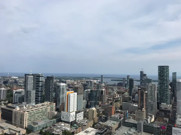 386 Yonge St, Toronto, ON