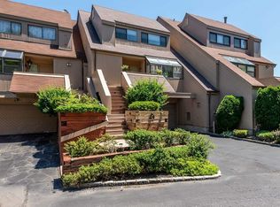 24 John Bean Ct, Port Washington, NY 11050