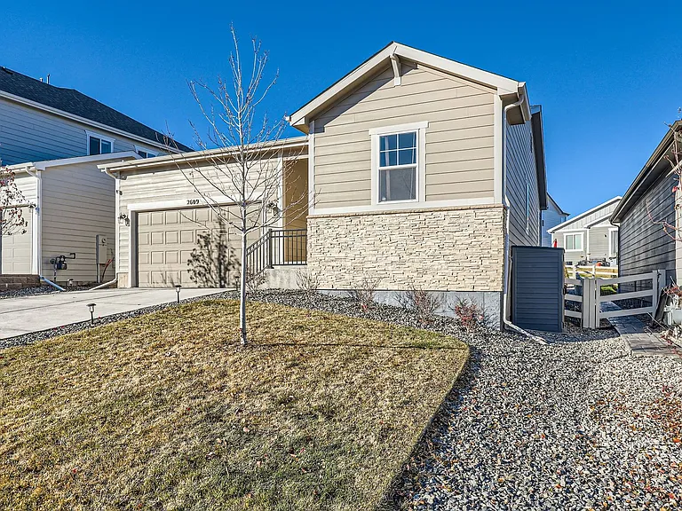 2609 Villageview Ln — Photo 3