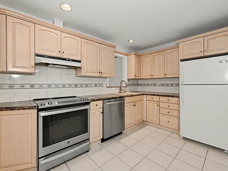 568 Manville Rd #UL — Photo 7