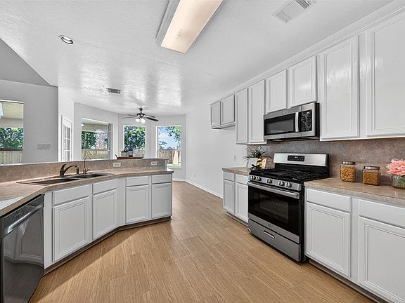 5th image of 13910 Sunset View Dr