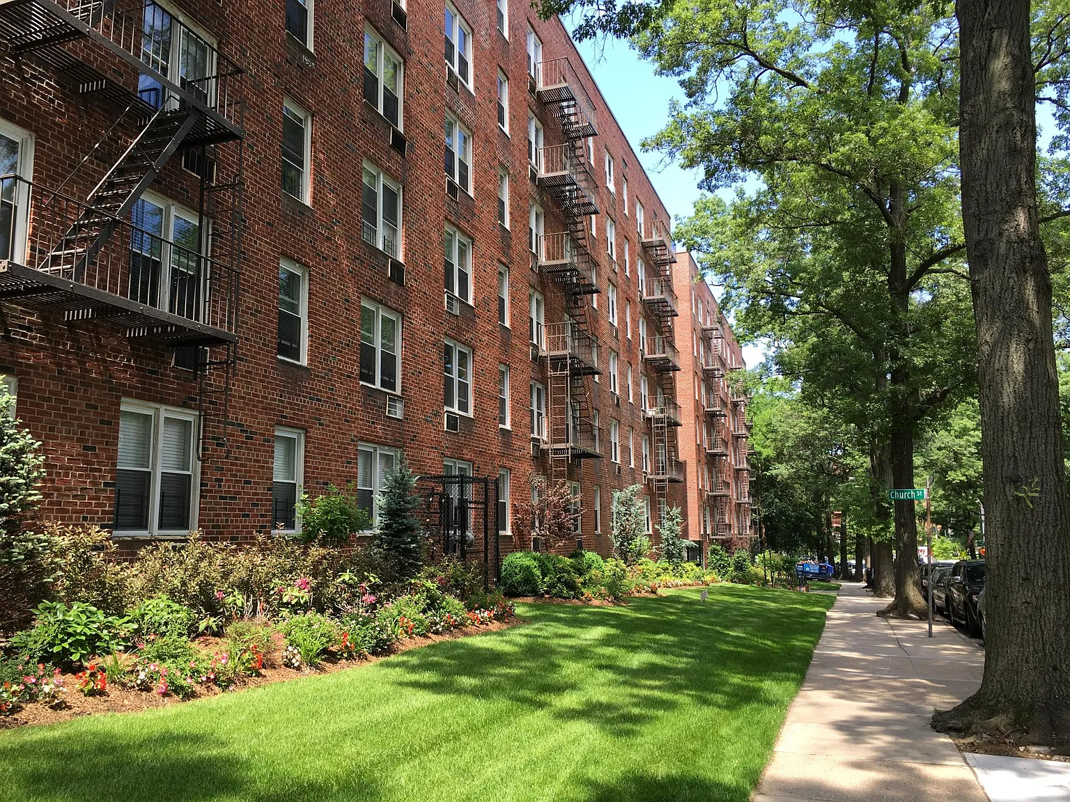 Fairfield Manor at Douglaston — Photo 2
