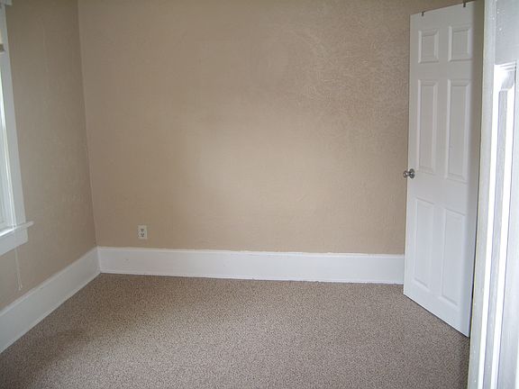 4th image of 215 W 10th St
