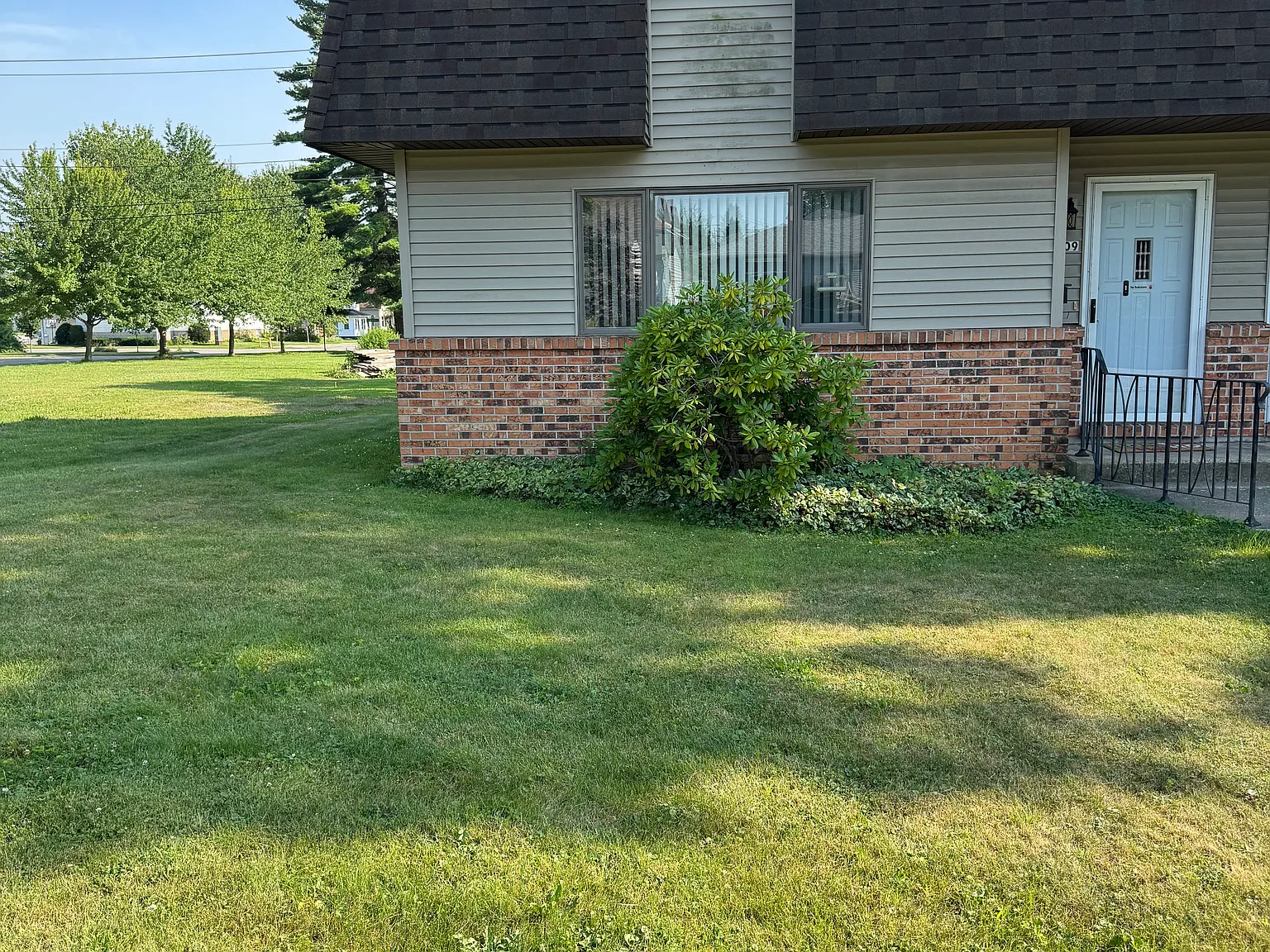 3 bed, 2.5 bath, 1000 sqft, $1,700 — Photo 1