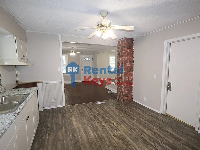 112 N Woods Ave — Photo 7