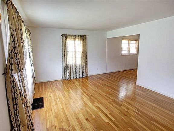 5th image of 713 Hadley Ave