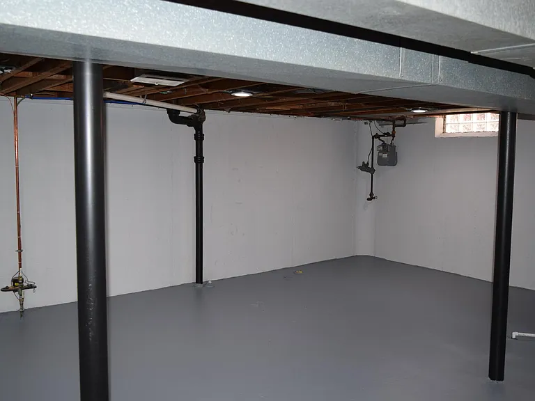 2459 Medford St — Photo 47