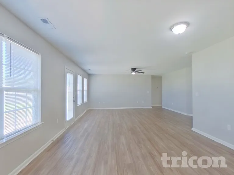 1221 Grace Ct — Photo 2