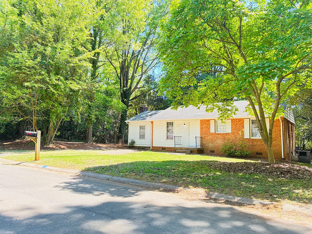 Building Photo - 5015 Grapevine Dr