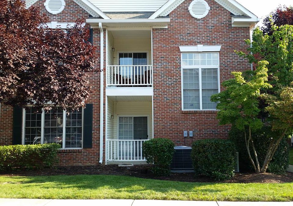Front of Condo. Nice Covered Patio!