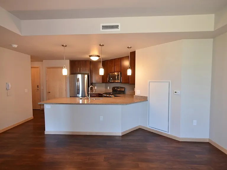 Venture Luxury High Rise — Photo 45