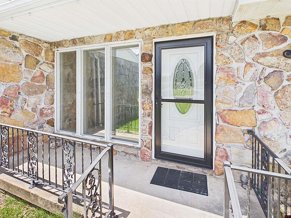 3rd image of 104 Louann Dr