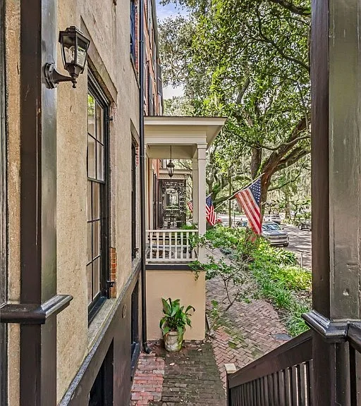 117 E Jones St #PARLOR — Photo 4