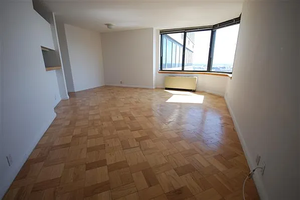 Sold by Luxury Habitat | media 28