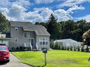 4 Sinclair St, Mastic, NY 11950