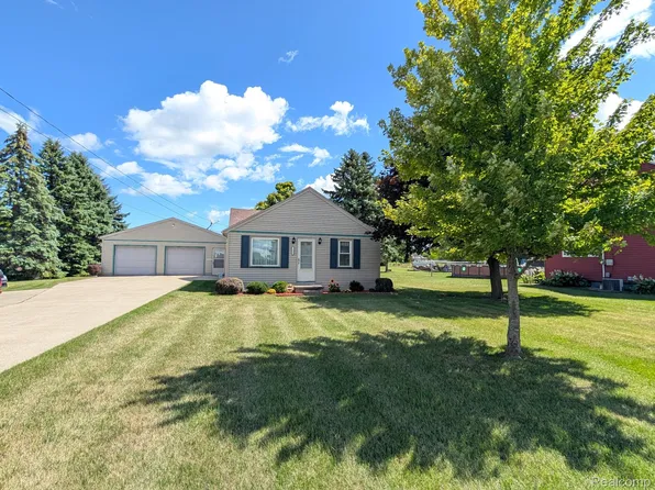 1598 N Jones Rd, Essexville, MI 48732