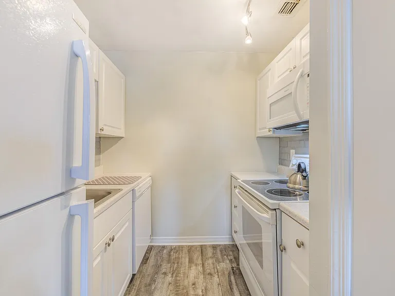 122 Pompano Dr SE — Photo 11