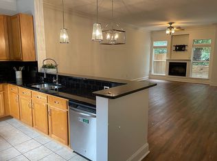 176 Peachtree Hollow Ct, Sandy Springs, GA 30328